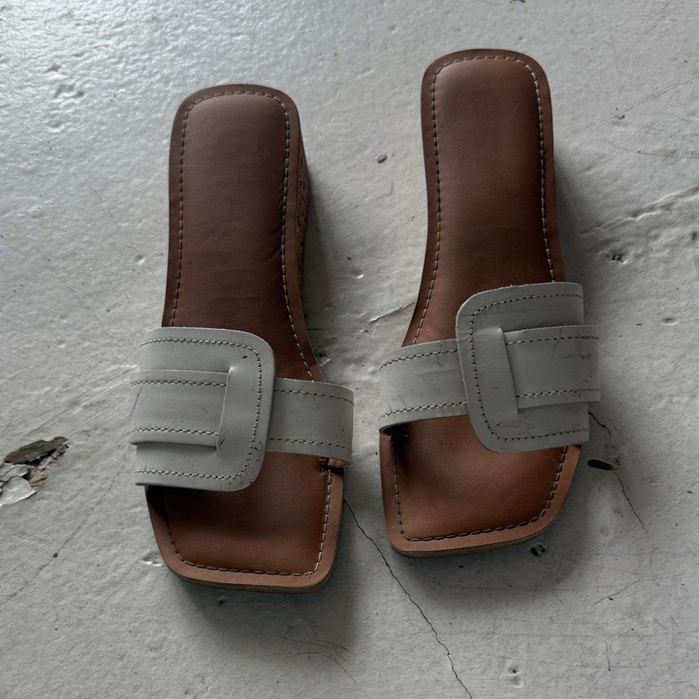 Matisse footwear classic beach Square Toe Slide Sandals in white and Brown sz 9